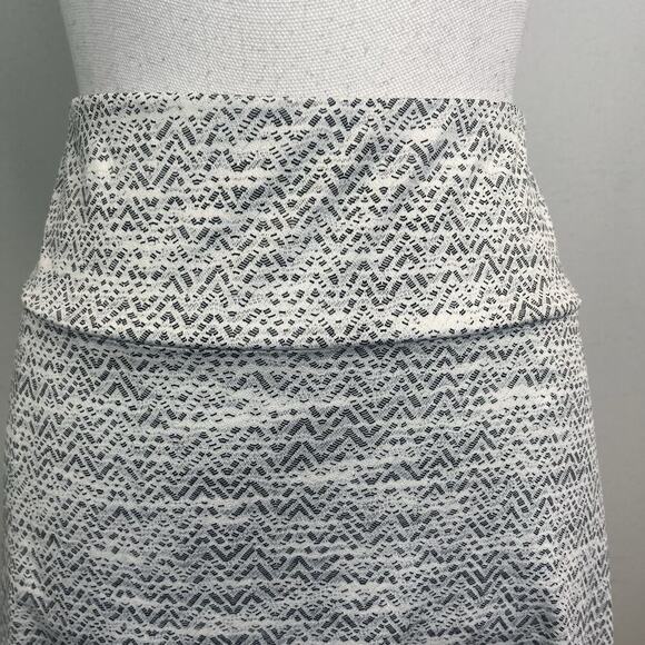 MPG Performance Gear Skirt sz Extra Large Black White Go Anywhere Travel Pockets - Picture 3 of 10